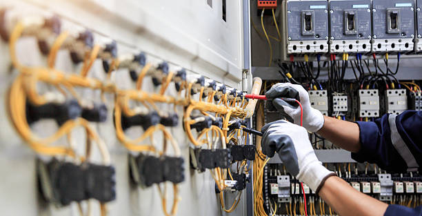 Professional Electrician technician working in Moorhead, MS